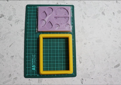 Silicone mould/mold housing, housing to make silicone moulds with