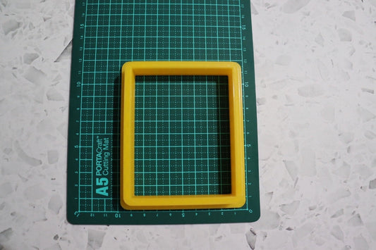 Silicone mould/mold housing, housing to make silicone moulds with